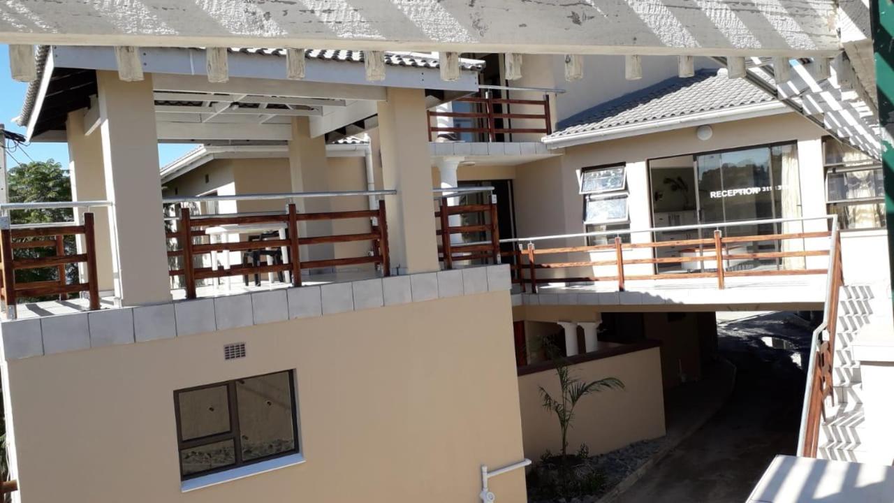 Emampingeni Lodge Bizana Exterior photo
